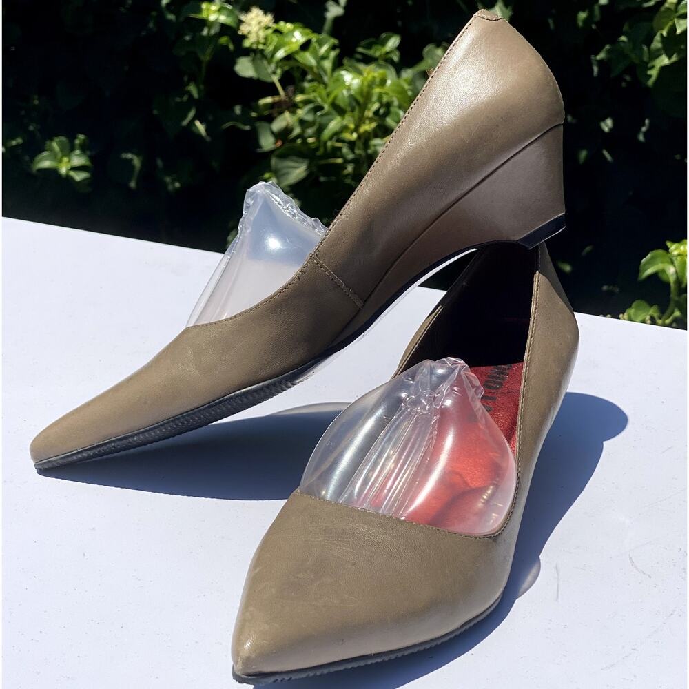 Shoe Lab Made in Brazil Leather Pointed Toe Taupe Wedge Kitten Heel Polished 7.5 - Picture 7 of 9